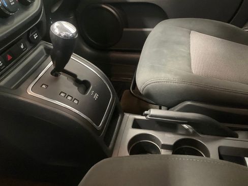 Used 2014 Jeep Patriot Latitude w/ Sun/Sound Group image 21