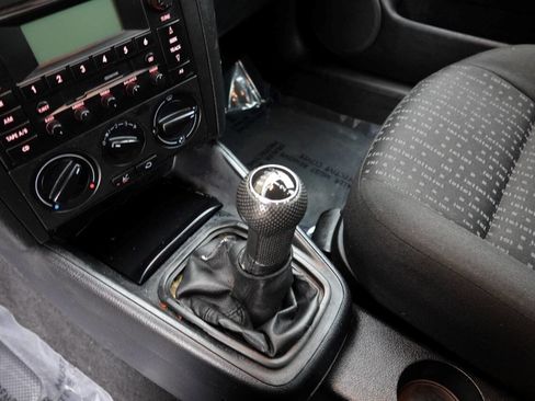 Used 2005 Volkswagen Golf GL image 5