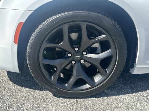 Used 2023 Chrysler 300 Touring w/ Sport Appearance Package image 10