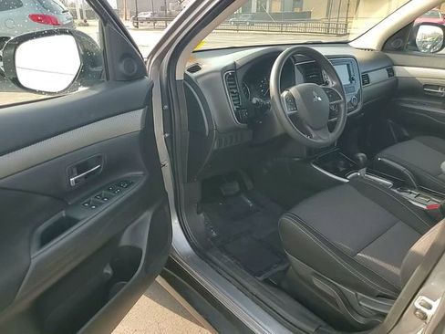 Used 2018 Mitsubishi Outlander ES image 12