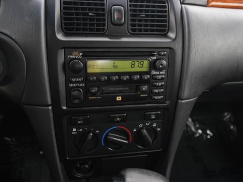 Used 2002 Toyota Solara SE FWD image 16