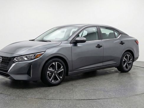 Used 2025 Nissan Sentra SV image 3
