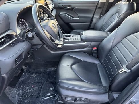 Certified 2022 Toyota Highlander XLE image 5
