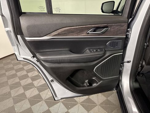 Used 2023 Jeep Grand Cherokee 4WD 4xe image 23