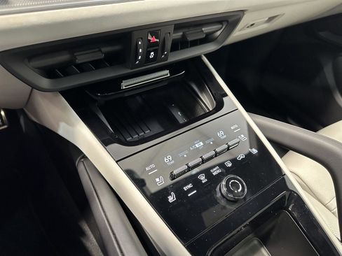 Certified 2025 Porsche Cayenne S image 32