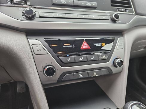 Used 2017 Hyundai Elantra SE FWD image 22