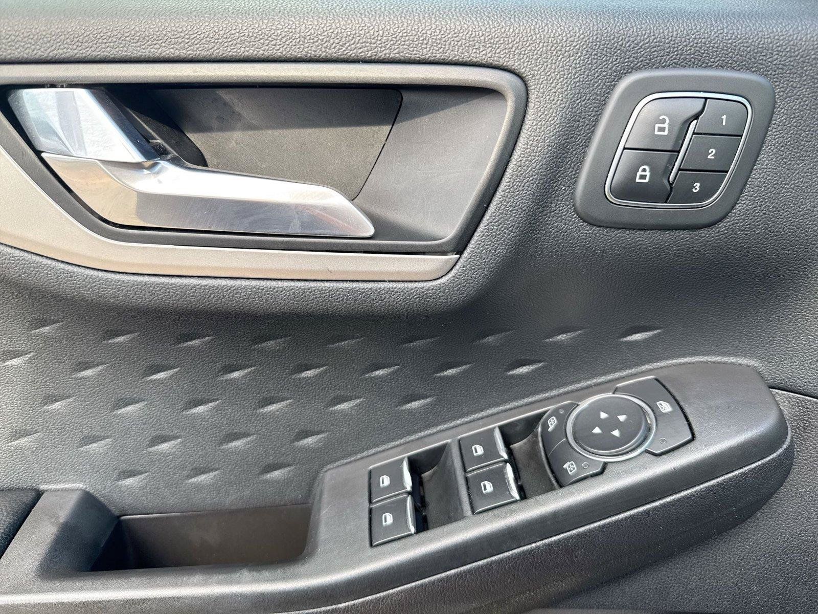 Used 2020 Ford Escape SEL FWD image 5