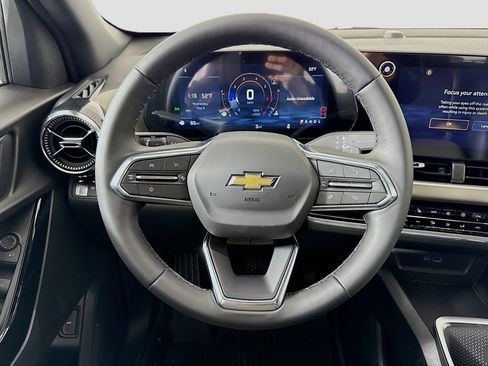New 2026 Chevrolet Equinox LT w/ Convenience Package II FWD image 11