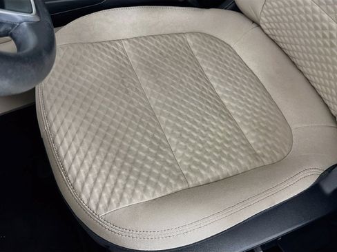 Used 2020 Ford Escape SE FWD image 19