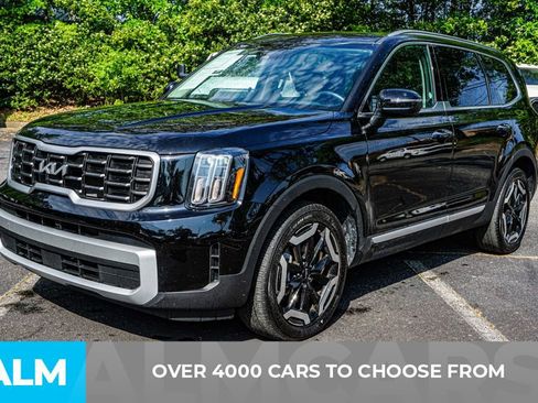 Used 2025 Kia Telluride S FWD image 3