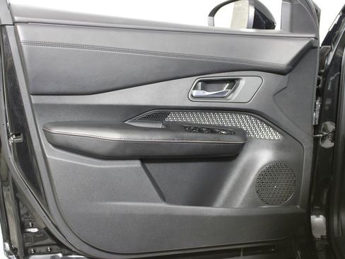 Used 2024 Nissan Ariya FWD image 7