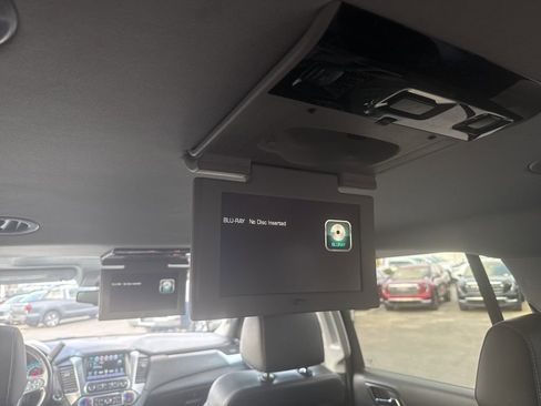 Used 2019 Chevrolet Suburban Premier image 15