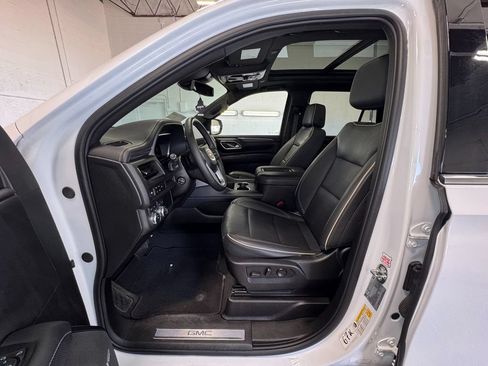 Used 2024 GMC Yukon SLT w/ SLT Luxury Package AWD/4WD image 12
