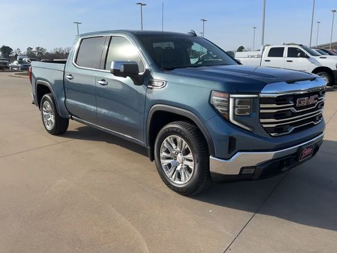 Used 2024 GMC Sierra 1500 SLT image 3