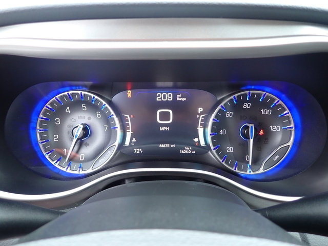 Used 2023 Chrysler Pacifica Touring-L FWD image 30