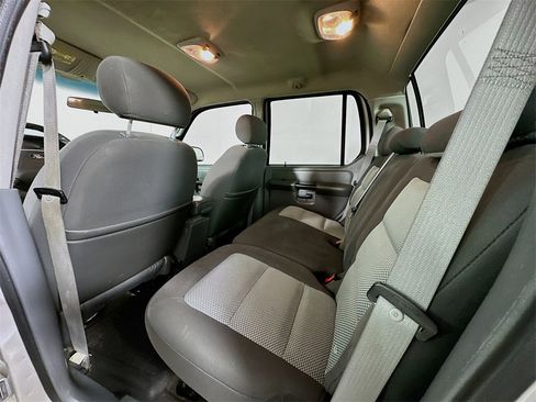 Used 2004 Ford Explorer Sport Trac image 4