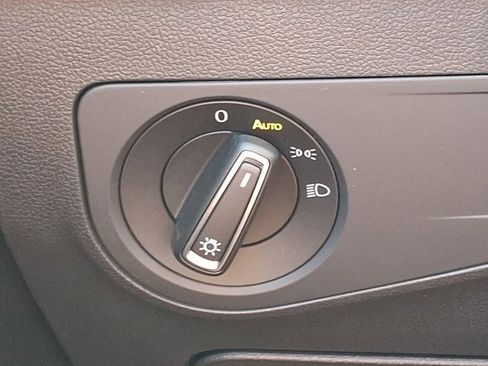 Certified 2022 Volkswagen Tiguan SE image 29