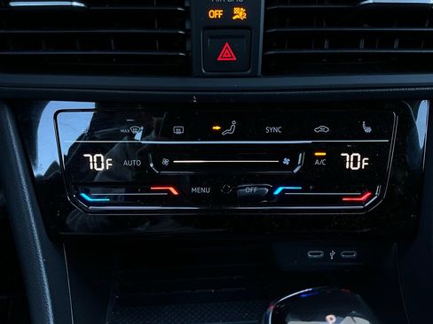 Used 2025 Volkswagen Jetta SE image 27