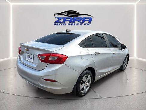 Used 2017 Chevrolet Cruze LS FWD image 7