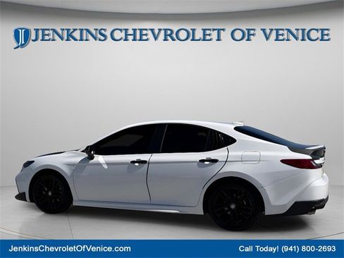 Used 2025 Toyota Camry SE w/ Convenience Package image 8