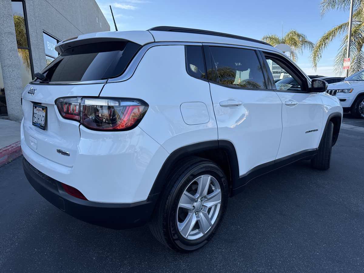 Used 2022 Jeep Compass Latitude FWD image 4
