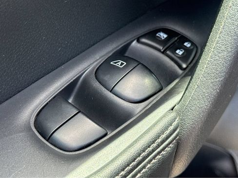 Used 2020 Nissan Rogue SV w/ Premium Package FWD image 7