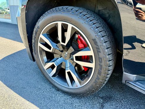 Used 2019 Chevrolet Suburban Premier AWD/4WD image 13