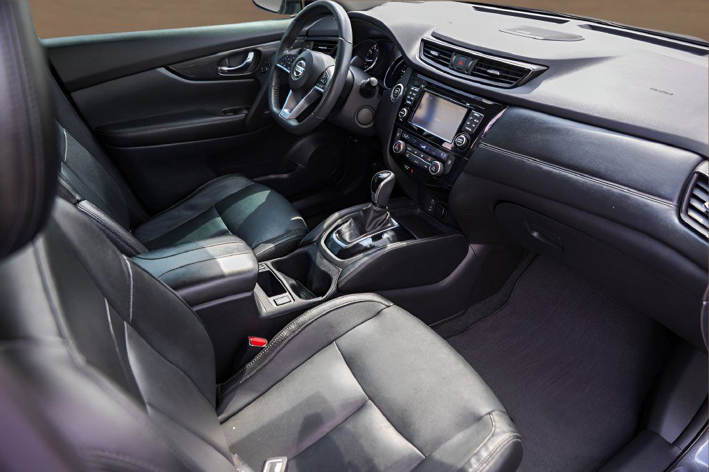 Used 2017 Nissan Rogue SL FWD image 26