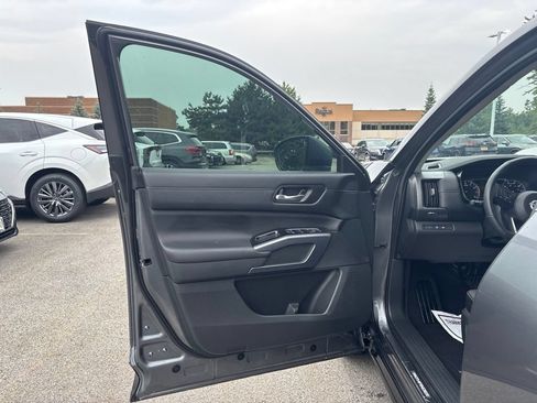 Certified 2023 Nissan Pathfinder SL w/ SL Premium Package AWD/4WD image 18
