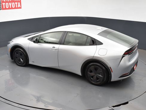 Used 2025 Toyota Prius LE image 18