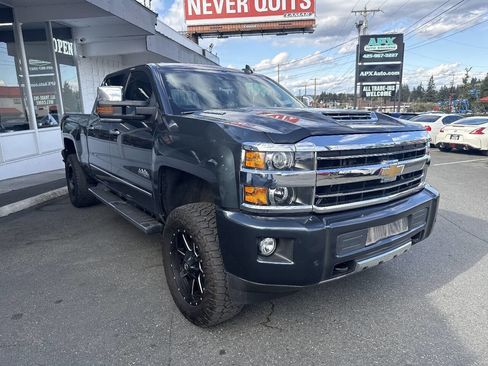 Used 2018 Chevrolet Silverado 2500 High Country image 12