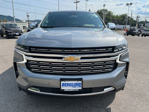 Used 2024 Chevrolet Suburban Premier AWD/4WD image 2