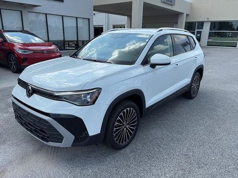 New 2025 Volkswagen Taos SE image 3