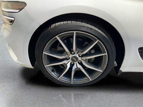 Used 2023 Genesis G70 2.0T image 10