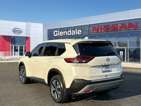 Certified 2023 Nissan Rogue SV FWD image 5