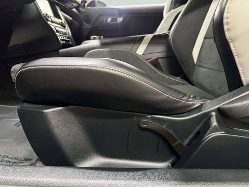 Used 2022 Ford Mustang Shelby GT500 w/ Technology Package RWD image 27