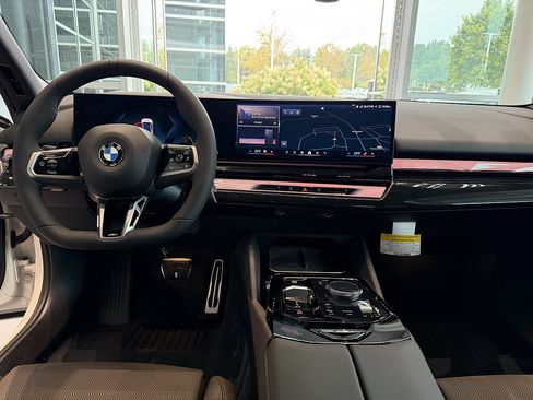 New 2027 BMW 530i xDrive w/ M Sport Package AWD/4WD image 15