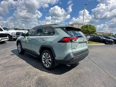 Used 2022 Toyota RAV4 XLE Premium AWD/4WD image 10