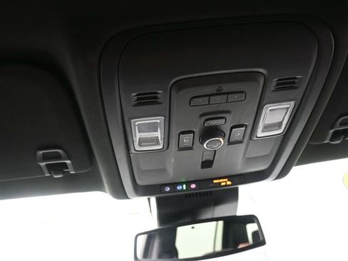 Used 2023 Chevrolet Suburban Premier image 12