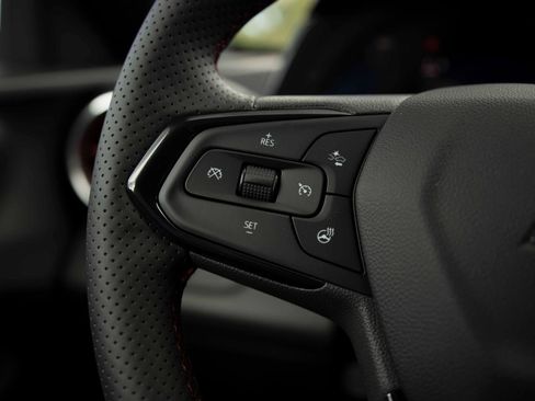 New 2025 Chevrolet Trax RS w/ Sunroof Package FWD image 15