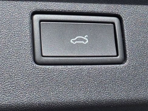 New 2026 Volkswagen Tiguan SE R-Line image 24