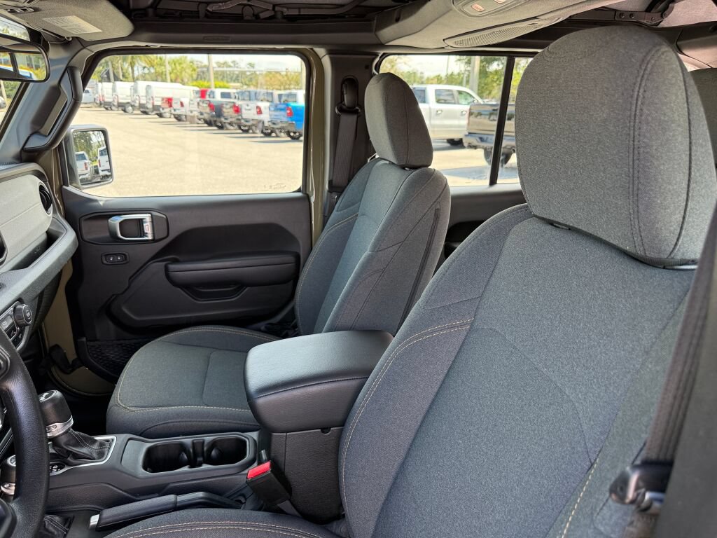 Used 2025 Jeep Wrangler Unlimited Sport AWD/4WD image 20