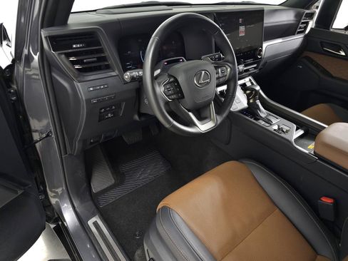 Used 2025 Lexus GX 550 w/ Cold Area Package AWD/4WD image 19