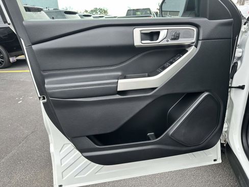 Used 2021 Ford Explorer Limited w/ Equipment Group 301A image 9