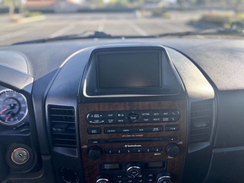 Used 2012 Nissan Titan SL w/ SL Technology Pkg image 14