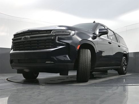 Used 2022 Chevrolet Suburban RST w/ Luxury Package image 29