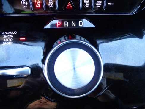 Used 2025 Jeep Wagoneer Series II image 37