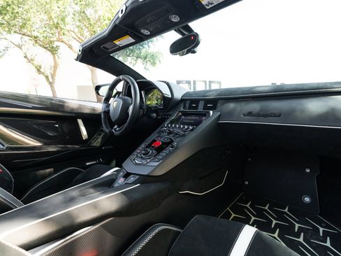 Used 2020 Lamborghini Aventador SVJ AWD/4WD image 91
