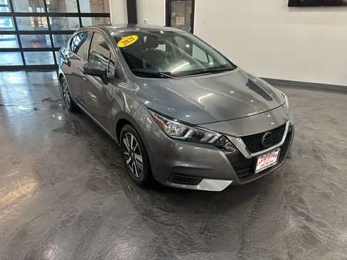 Used 2021 Nissan Versa SV image 3