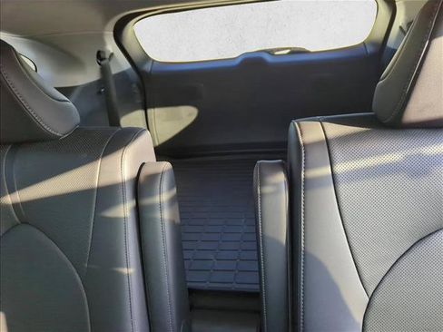 Certified 2020 Toyota Highlander Limited FWD image 23